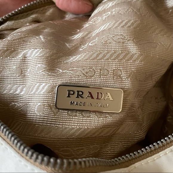 Vintage authentic Prada nylon bag with leather details - Picture 3 of 16